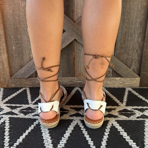 *NWOT* Mago | Floral Lace Up Leather Espadrilles - Picture 3 of 5